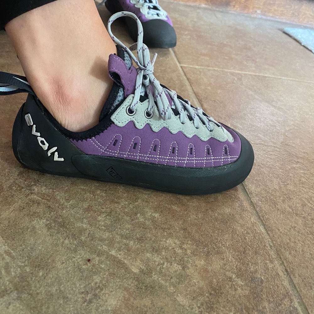 Evolv Women’s climbing shoes